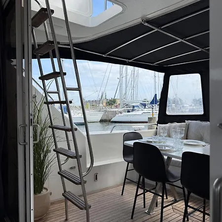 بوتيل On Large Motorboat With View To Kronborg هلسنؤور