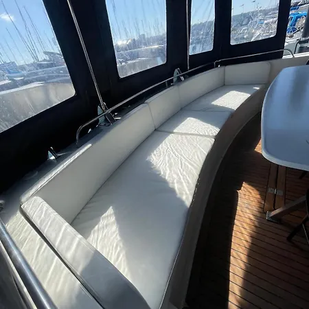 On Large Motorboat With View To Kronborg * هلسنؤور